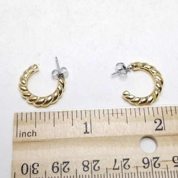 Vintage Little Gold Tone Hoop Earrings, Shrimp Ribbed Spiral Design, Estate - Picture 4 of 8